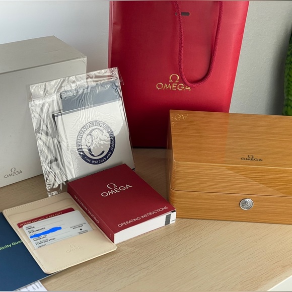 ✨Men’s Omega Speedmaster
DATE / DAY‑DATE AUTOMATIC
CHRONOGRAPH 40 MM - Picture 13 of 16